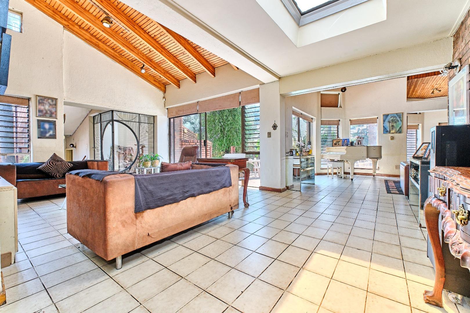 739625_4-_3_Romajador_Ave__Sandhurst_-_Michael_14.jpg