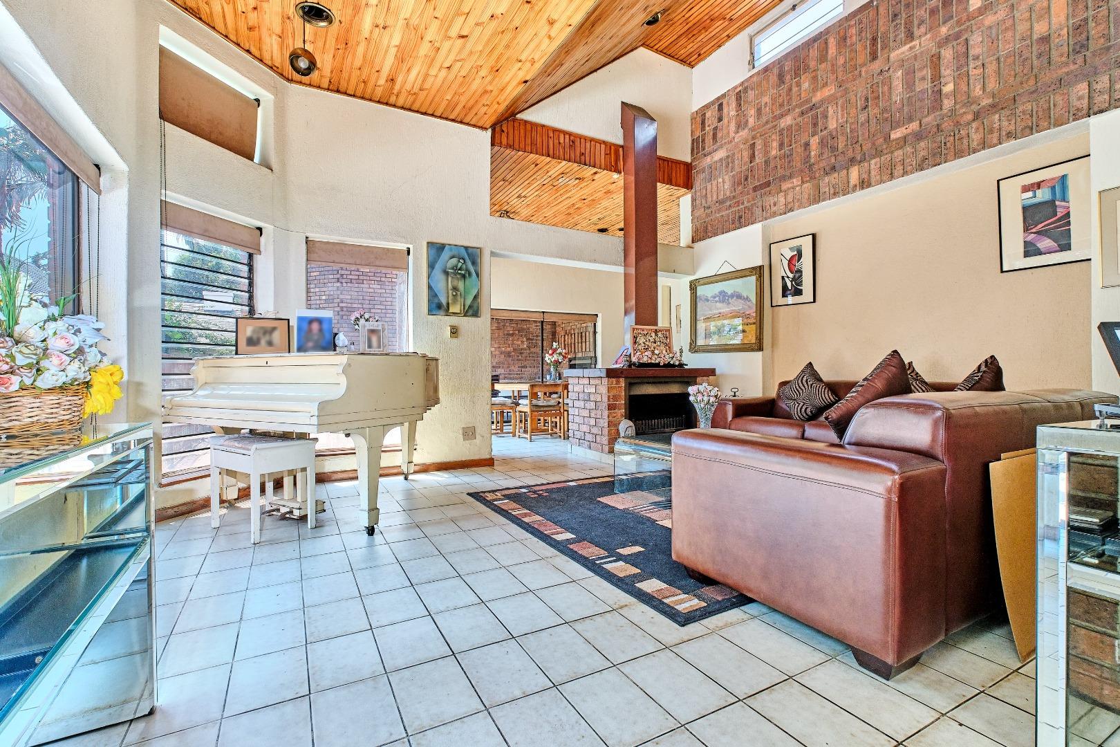 739625_5-_3_Romajador_Ave__Sandhurst_-_Michael_15.jpg